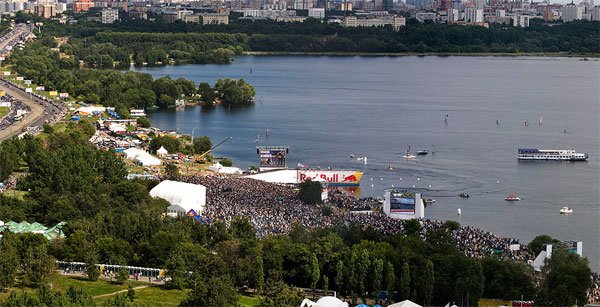Red Bull устроил в Москве «День полетов»
