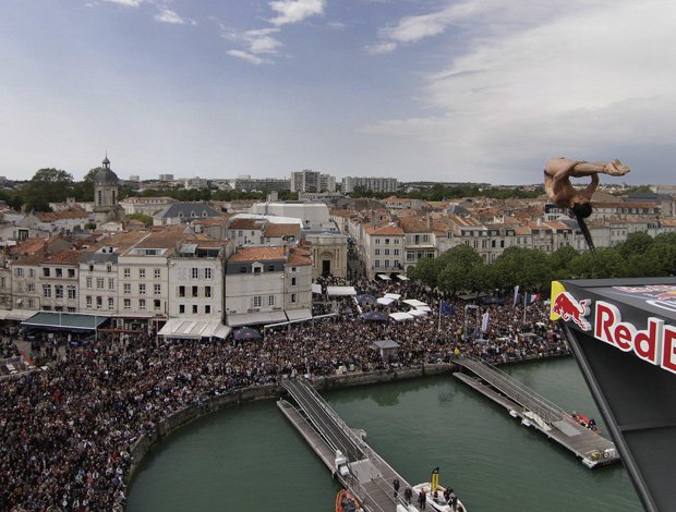 Российский хай-дайвер стал победителем очередного этапа серии Red Bull Cliff Diving-2010